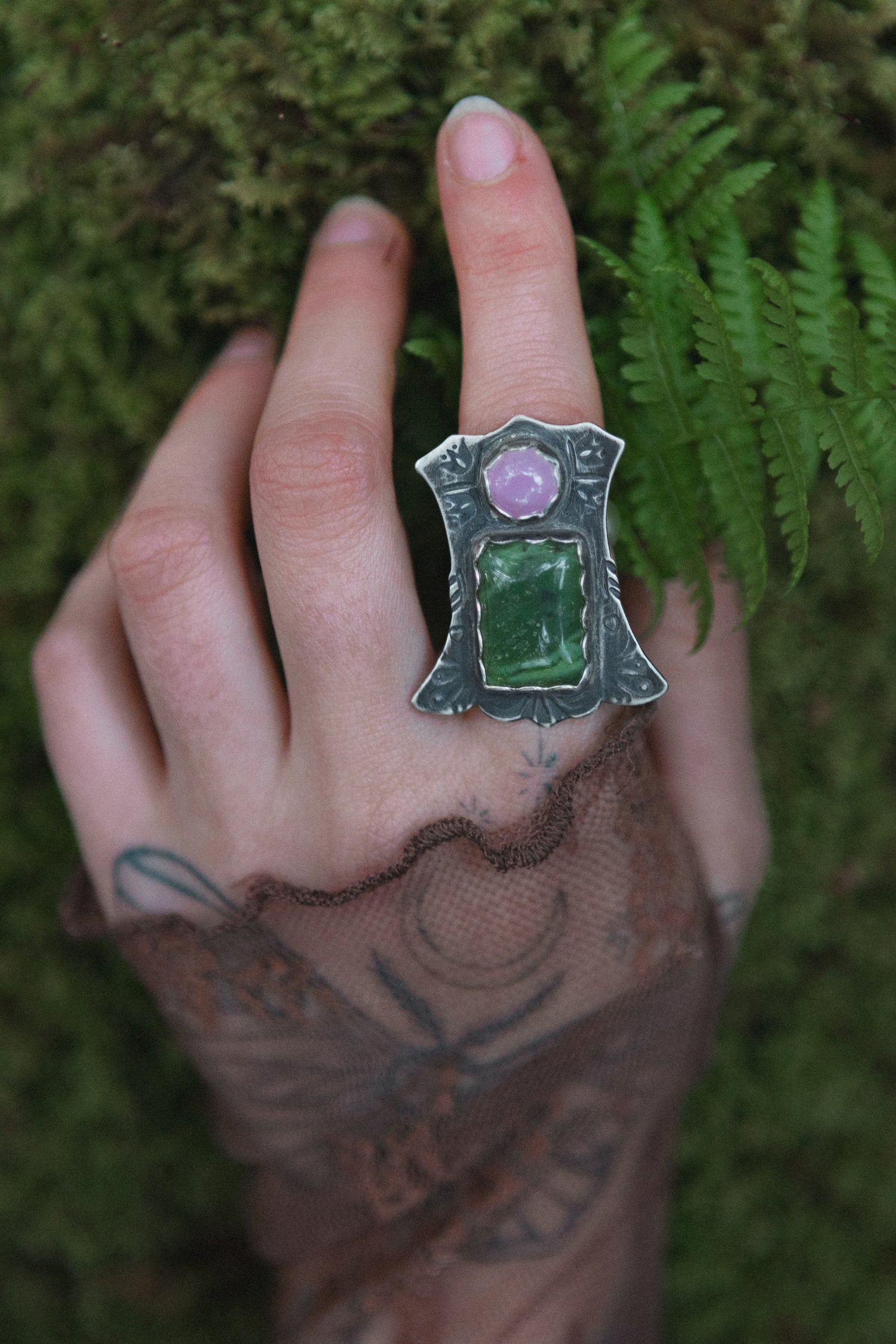 Fernlore Shield Ring - Antiqued Silver with Nephrite Jade & Kunzite size 7.5