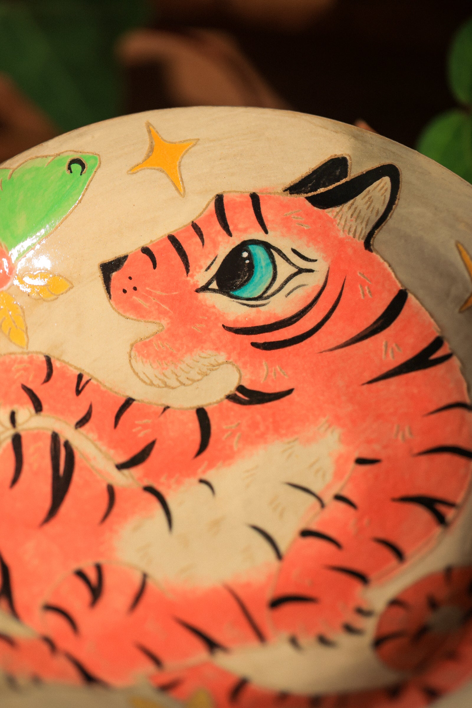 Painted Royal Rose Tiger of Jhasa Decorative Dish