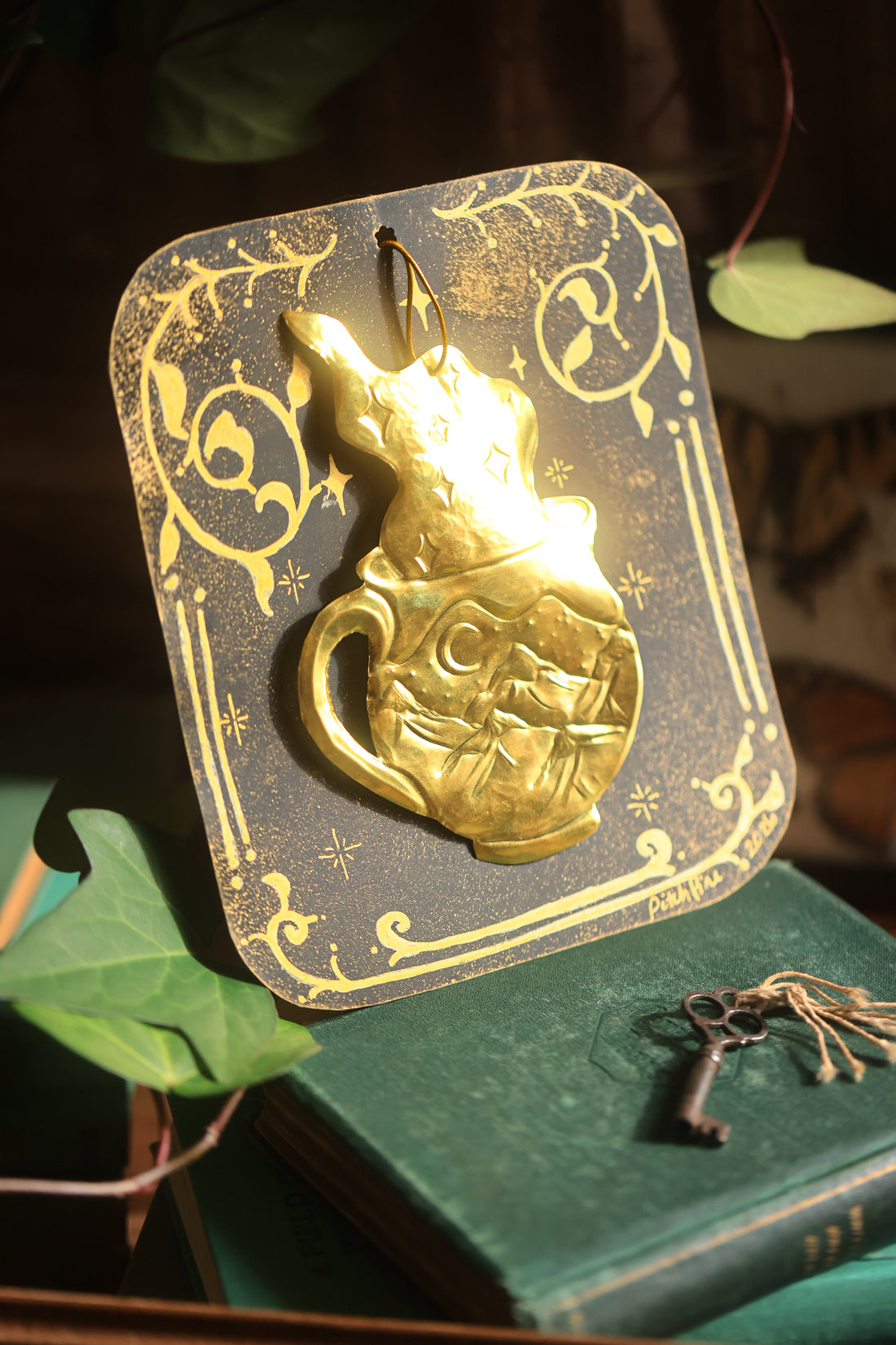 Golden Mountain Mug Talisman in Antique Brass