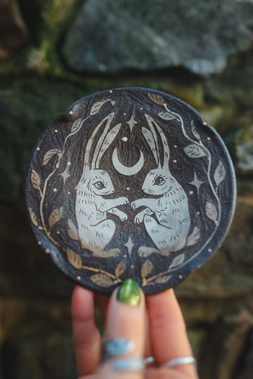 Rabbit Rituals Dish in Umbra
