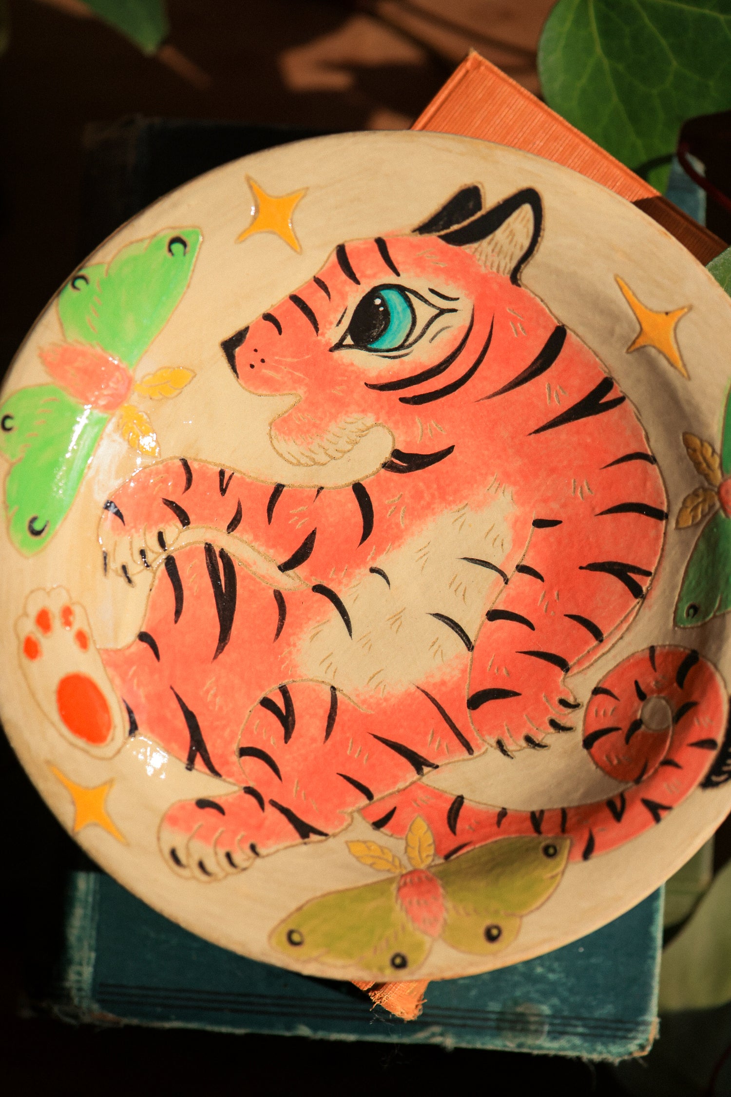Painted Royal Rose Tiger of Jhasa Decorative Dish