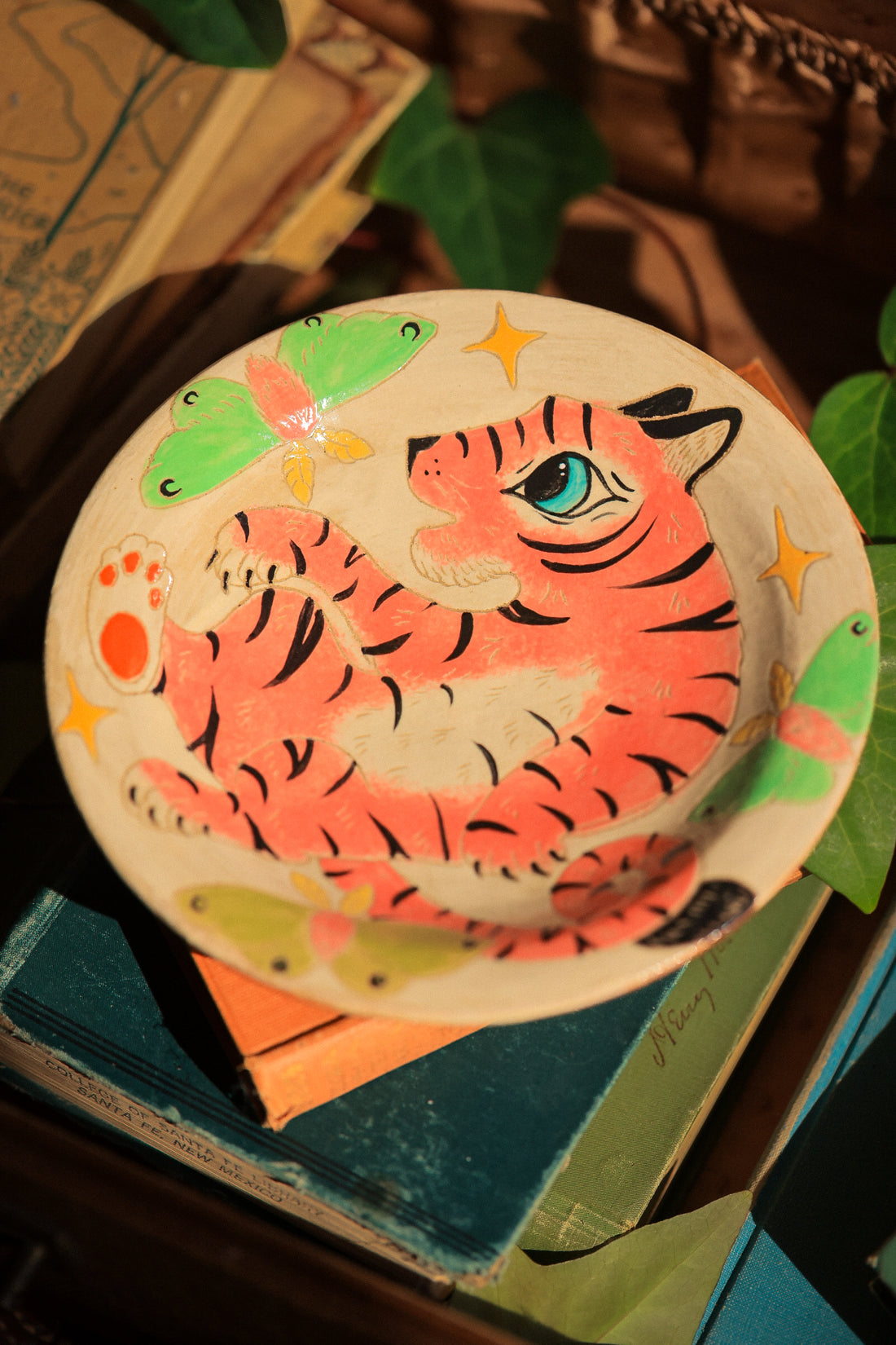 Painted Royal Rose Tiger of Jhasa Decorative Dish