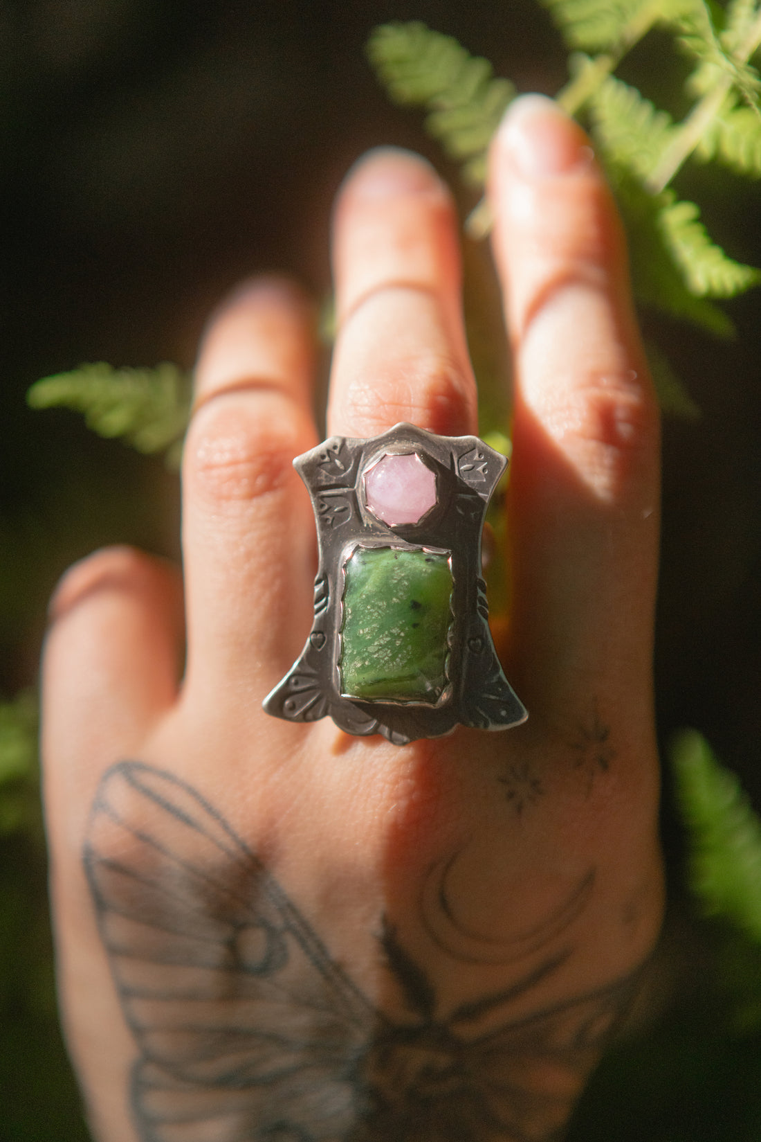 Fernlore Shield Ring - Antiqued Silver with Nephrite Jade & Kunzite size 7.5